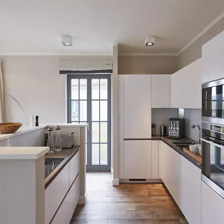 Casa vacanze Reetland Am - Luxus Reetdachvilla Mit 3 Schlafzimmern, Sauna Und Kamin E17