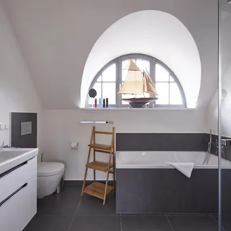 Reetland Am - Luxus Reetdachvilla Mit 3 Schlafzimmern, Sauna Und Kamin E17 * Dranske