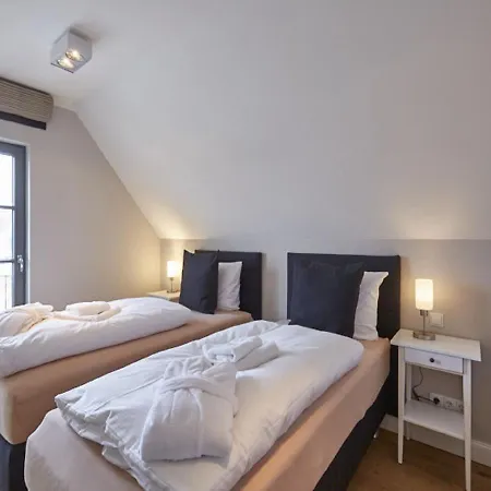 Hébergement de vacances Reetland Am - Luxus Reetdachvilla Mit 3 Schlafzimmern, Sauna Und Kamin E17 *